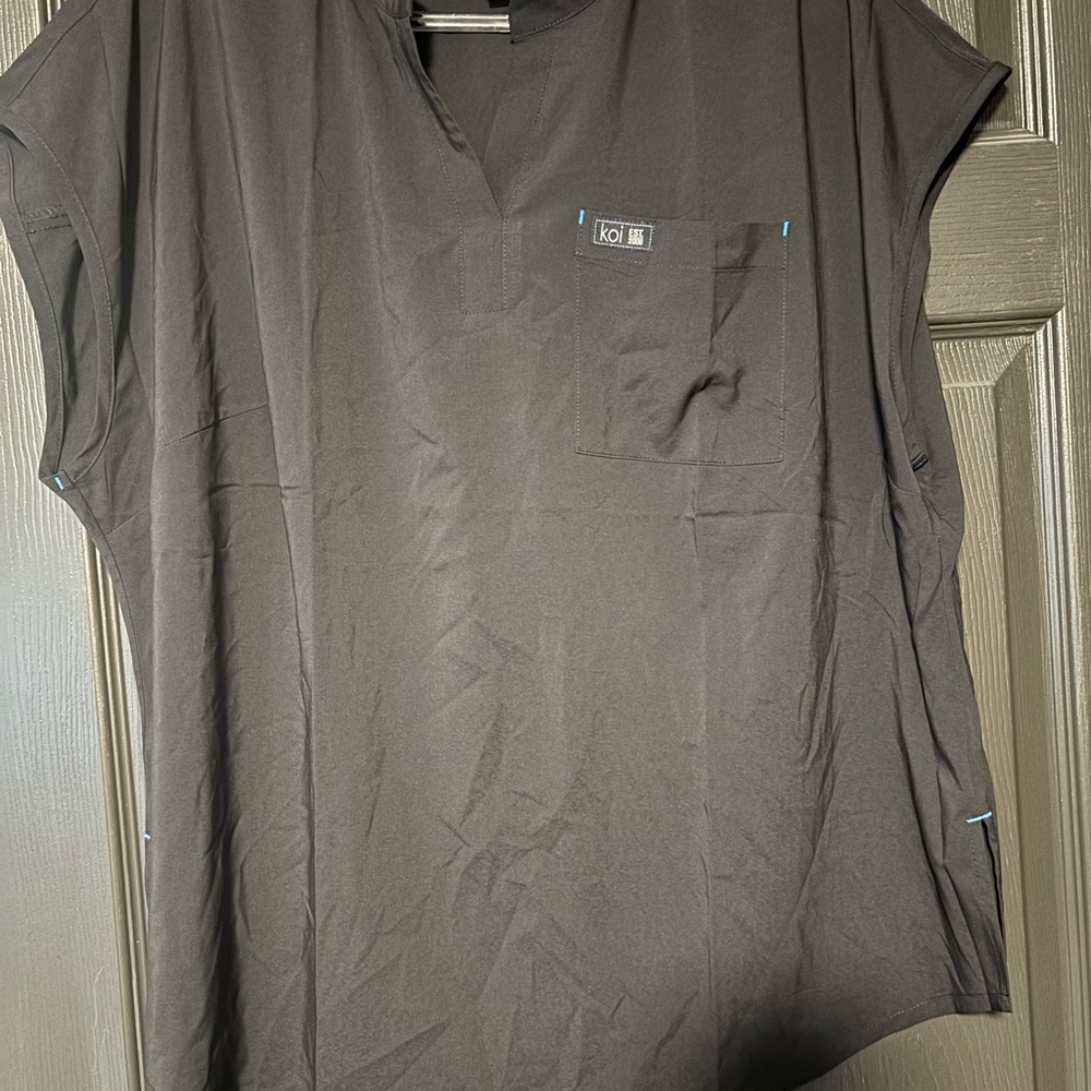 Koi Black Ladies Scrub Too
